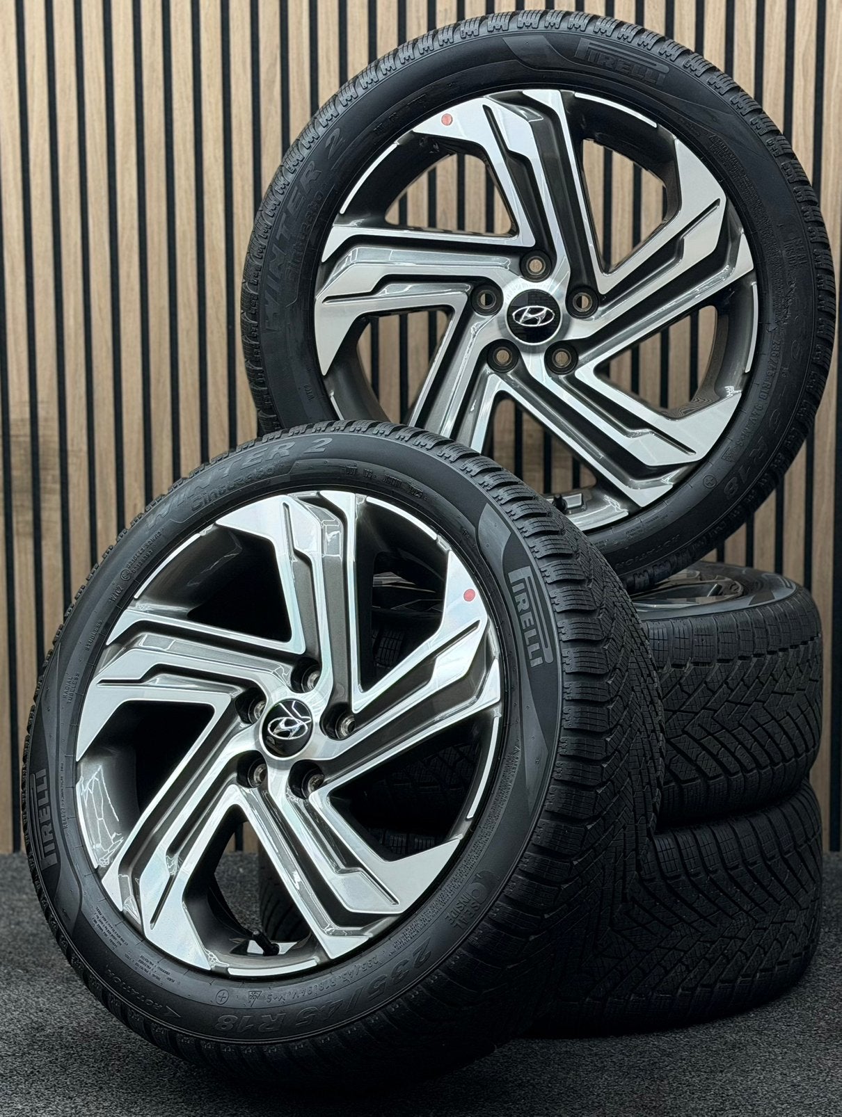 Originele 18 inch Hyundai Kona 5x114.3 235/45/18 Pirelli, Auto-onderdelen, Ophalen, 18 inch, ., Banden en Velgen