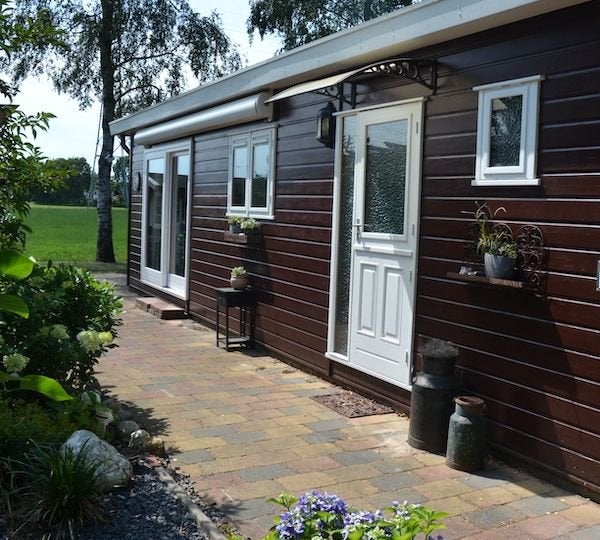 Sfeervol chalet met vrij uitzicht in Voorthuizen, Huizen en Kamers, Recreatiewoningen te koop, 67 m², Chalet, Gelderland, 2 slaapkamers