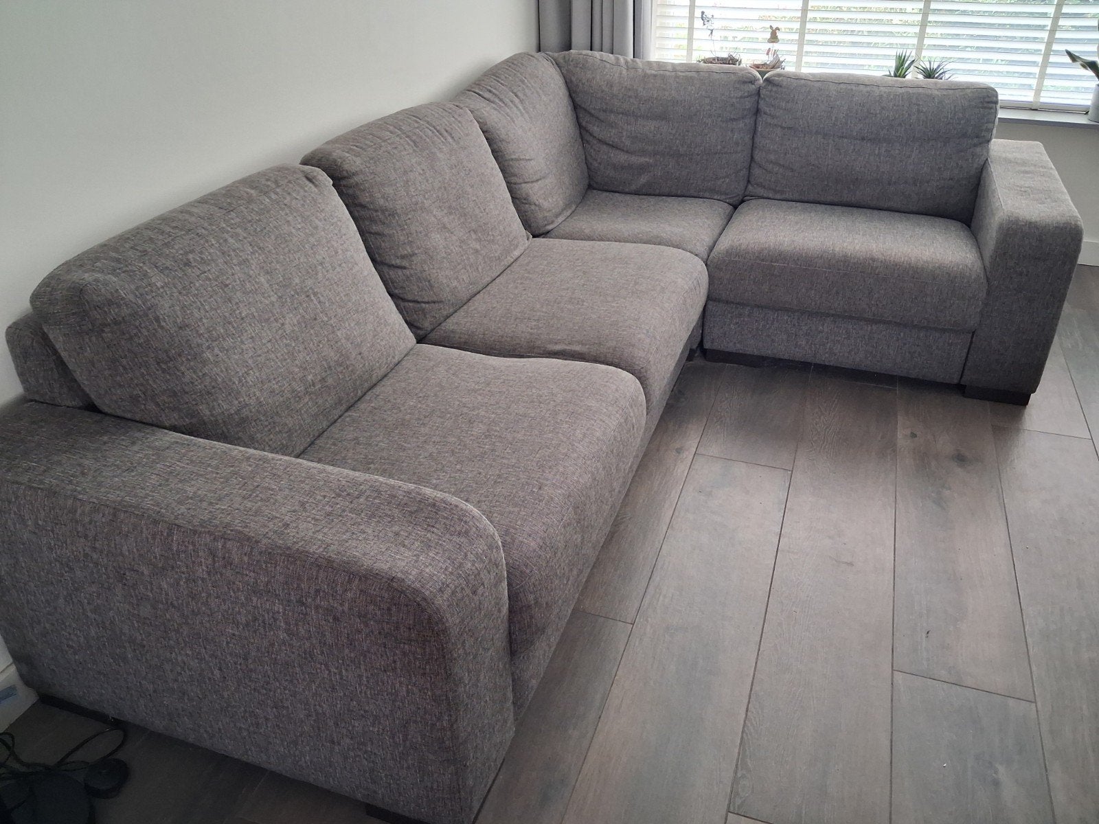 Grijze hoekbank, 274x195cm, zithoogte 43cm, Ophalen, 250 tot 300 cm, Gebruikt, Hoekbank