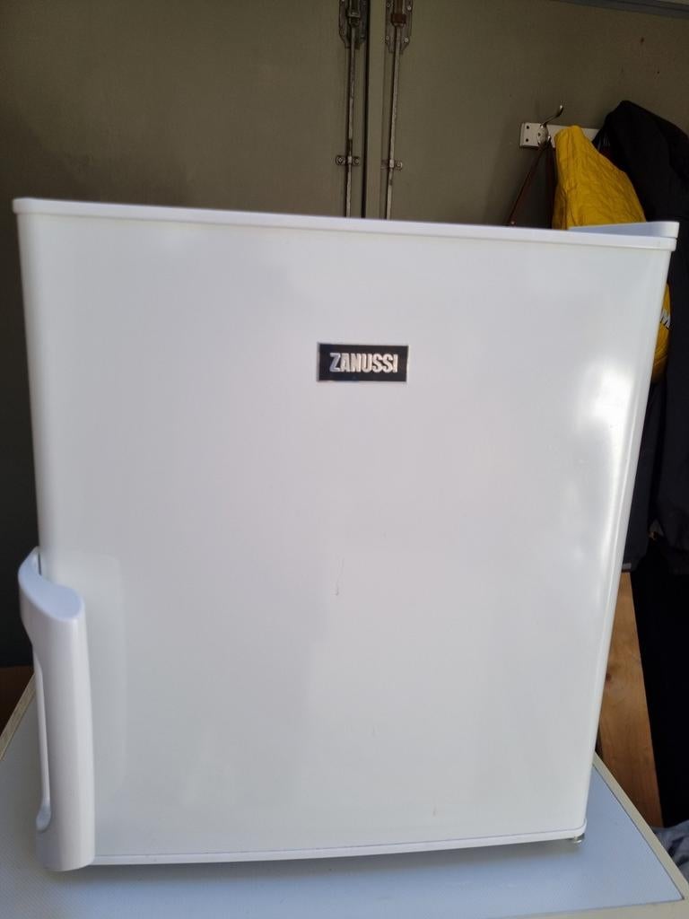 campingmodel vriezer Zanussi, Witgoed en Apparatuur, Ophalen, Gebruikt, Minder dan 85 cm, Minder dan 75 liter