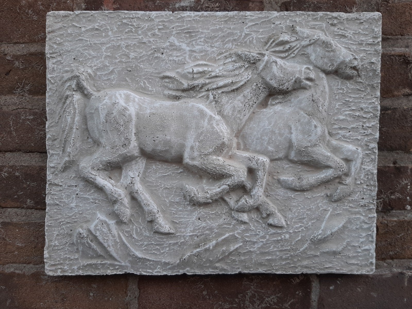 Paarden wanddecoratie betonnen beeld tuinbeeld beton, Ophalen of Verzenden