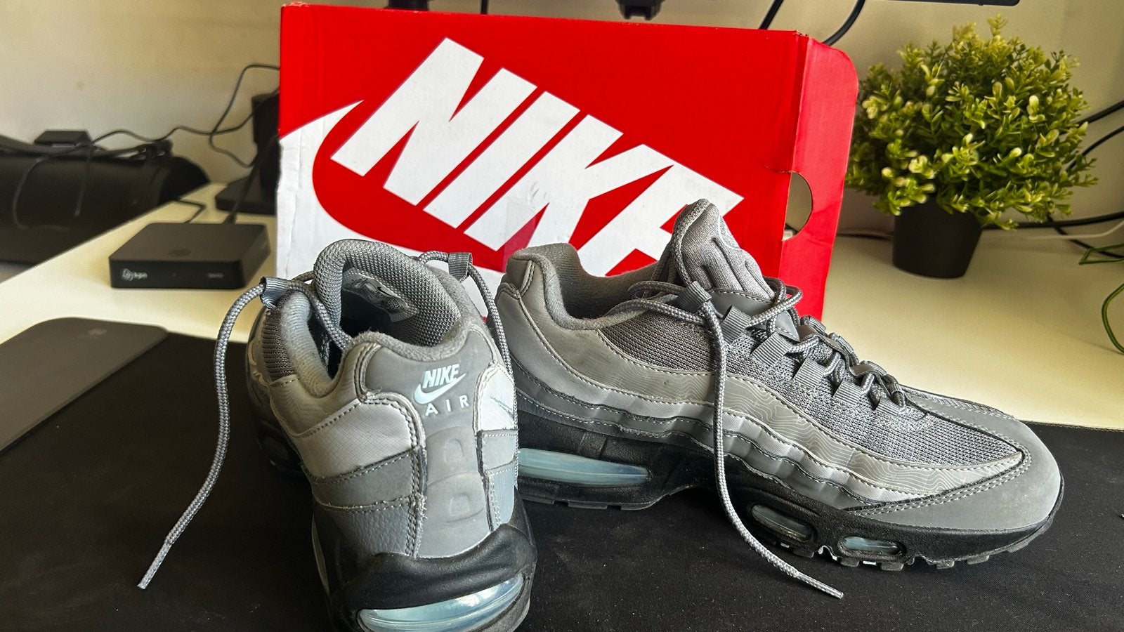 Nike Air Max 95 Sneakers - Grijs, Ophalen of Verzenden, Gedragen, Overige kleuren, Sneakers of Gympen