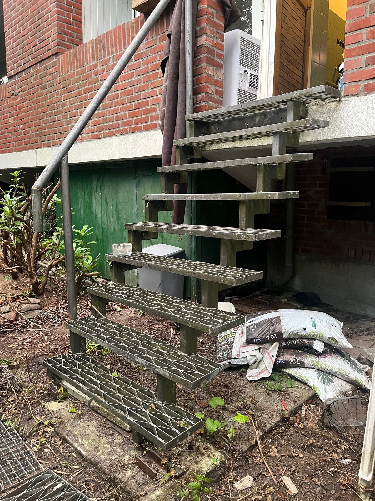 Stevige gegalvaniseerde steektrap met leuning, Ophalen, Gebruikt, Trap, Minder dan 2 meter
