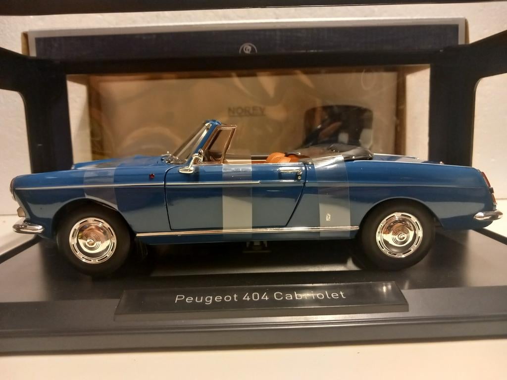 Peugeot 404 cabriolet blue NOREV metal 1:18KRD, Hobby en Vrije tijd, Ophalen of Verzenden, Zo goed als nieuw, Auto, Norev