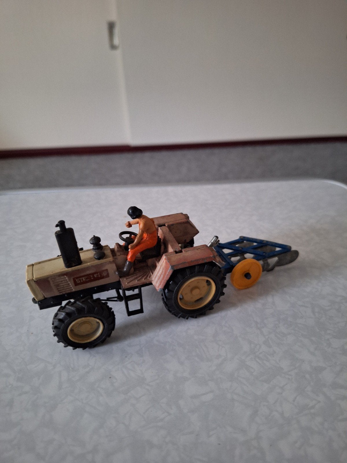 Vintage Speelgoed Tractor met Ploeg en Bestuurder, Overige merken, Gebruikt, 1:32 tot 1:50, Overige typen