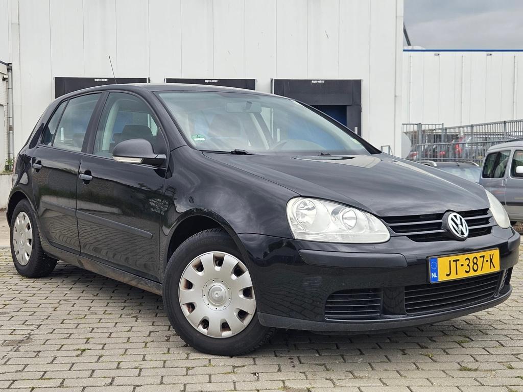 Volkswagen Golf 1.9 TDI Trendline 5 drs Airco NAP APK, Auto's, Voorwielaandrijving, Stof, Gebruikt, Zwart