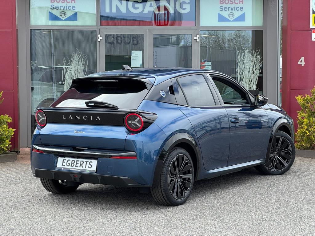 Lancia Ypsilon Edizione Cassina Limitata 51 kWh (bj 2024), Auto's, Stof, Gebruikt, 310 km, 156 pk