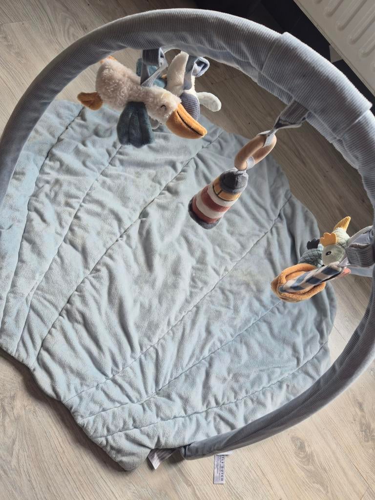 Speelkleed en kussen, Ophalen