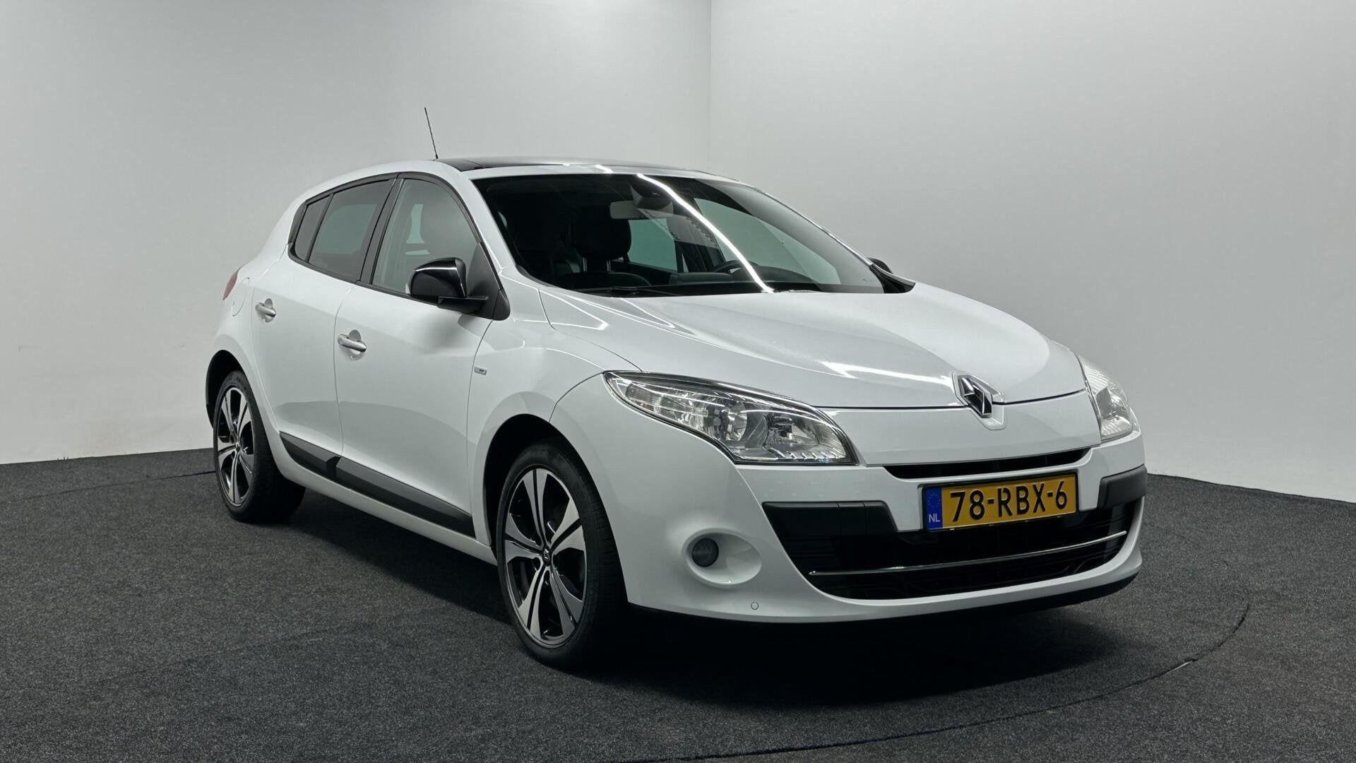 Foto 3 van Renault Megane 1.4 TCe Bose PANO NAVI CRUISE LM TREKHAAK.