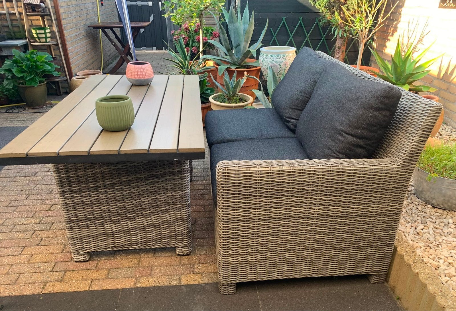 Buitentafel. Kunststof blad bekleding wicker, Ophalen, Gebruikt, Rechthoekig, Wicker