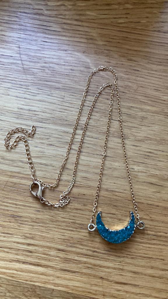 Sierlijke ketting - halve maan, Ophalen of Verzenden, Zo goed als nieuw, Goud, Overige materialen
