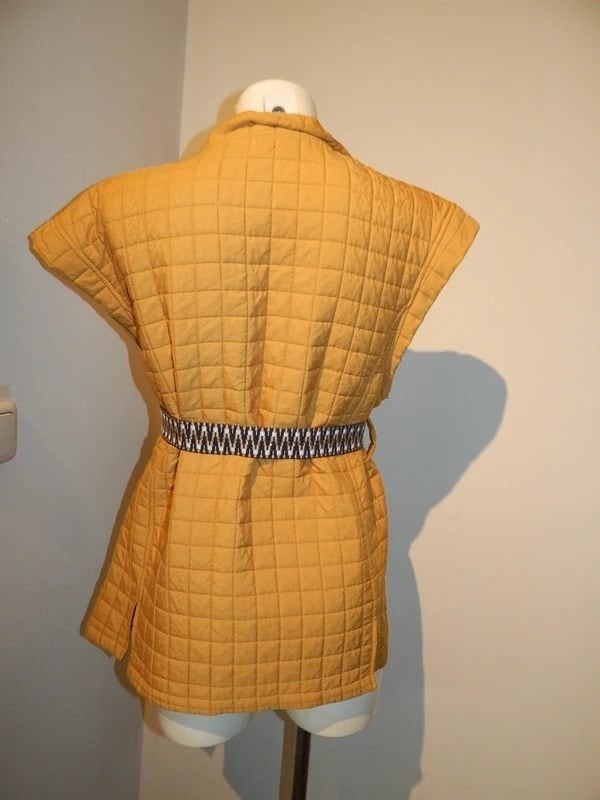 Studio Anneloes oker gele bodywarmer dun gevoerd S/M, Kleding | Dames, Bodywarmers, Studio Anneloes, Verzenden, Geel, Zo goed als nieuw
