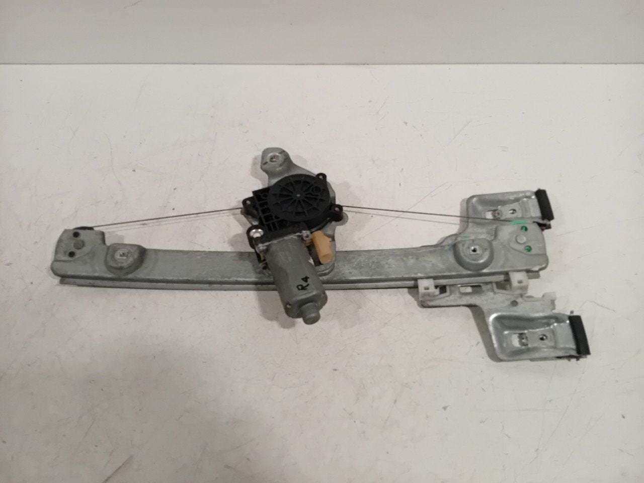Raammechaniek elektrisch rechts achter Chrysler 300 C, Onderdelen@venauto.nl, Van der Ven Autorecycling B.V., Gebruikt, Ettenseweg 76, 4706 PB Roosendaal, The Netherlands