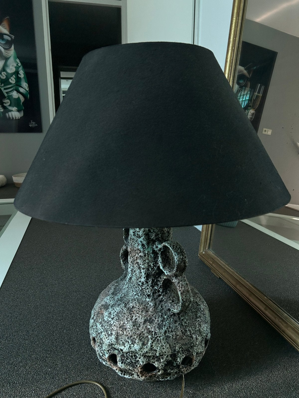 Grote Lava Lamp met Zwart/Donkergrijze Kap en Gouden Binnenk, Ophalen, Gebruikt, Lavalamp, Textiel