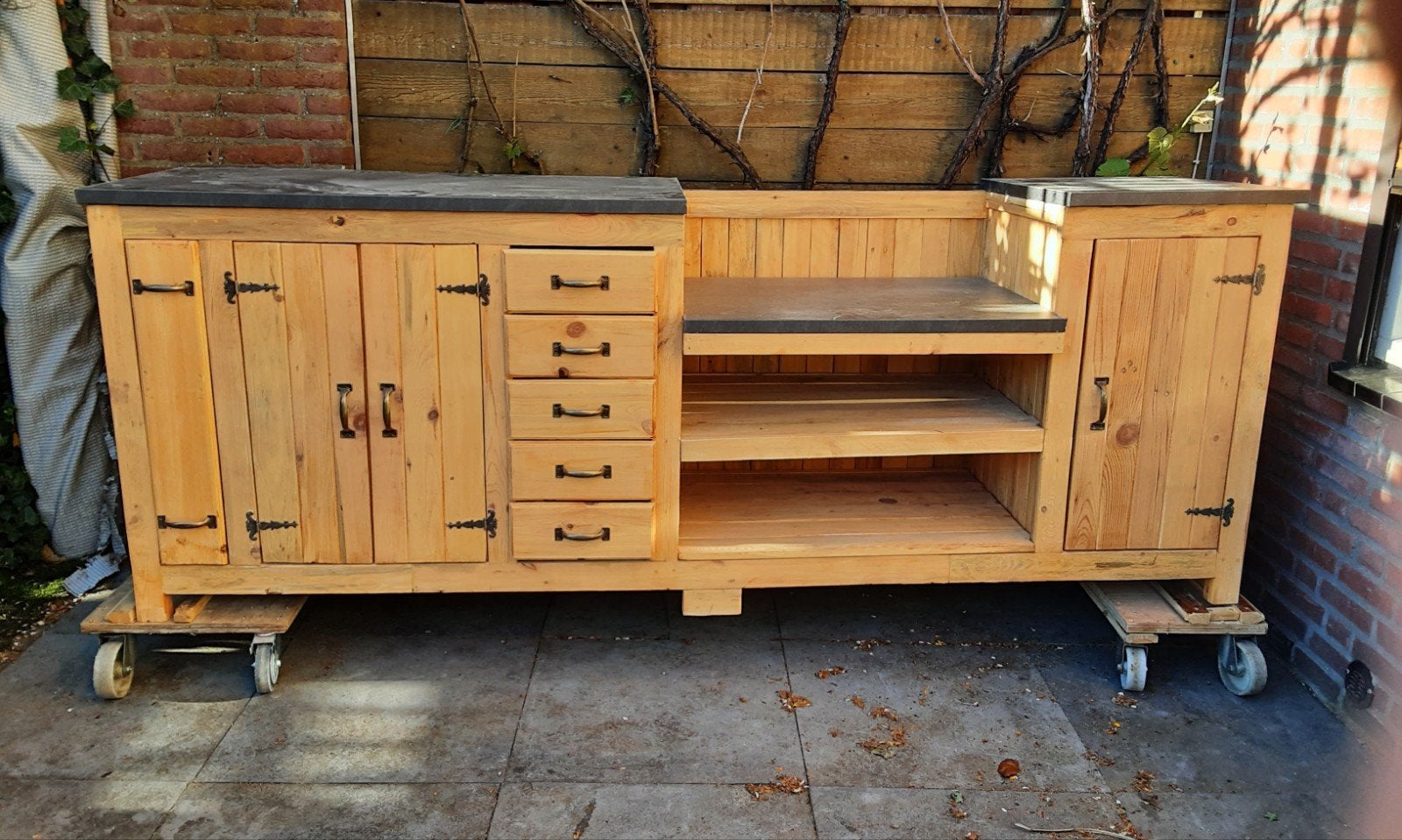 Buiten keuken., Tuin en Terras, Ophalen, Nieuw, Gas