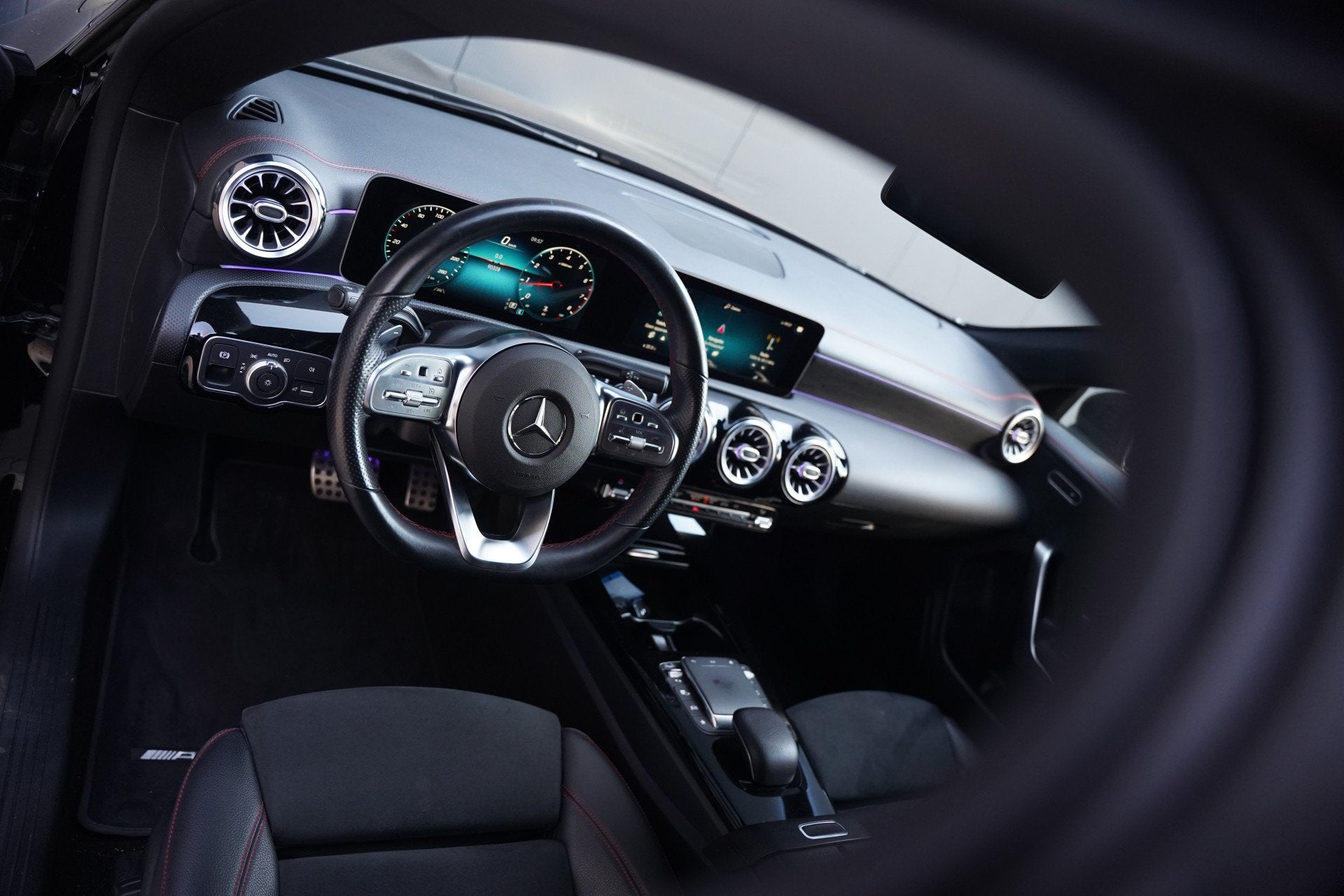 Mercedes-Benz CLA-Klasse 180 Premium Plus | Stoelverwarming, Auto's, Gebruikt, 4 cilinders, Wit, Bedrijf