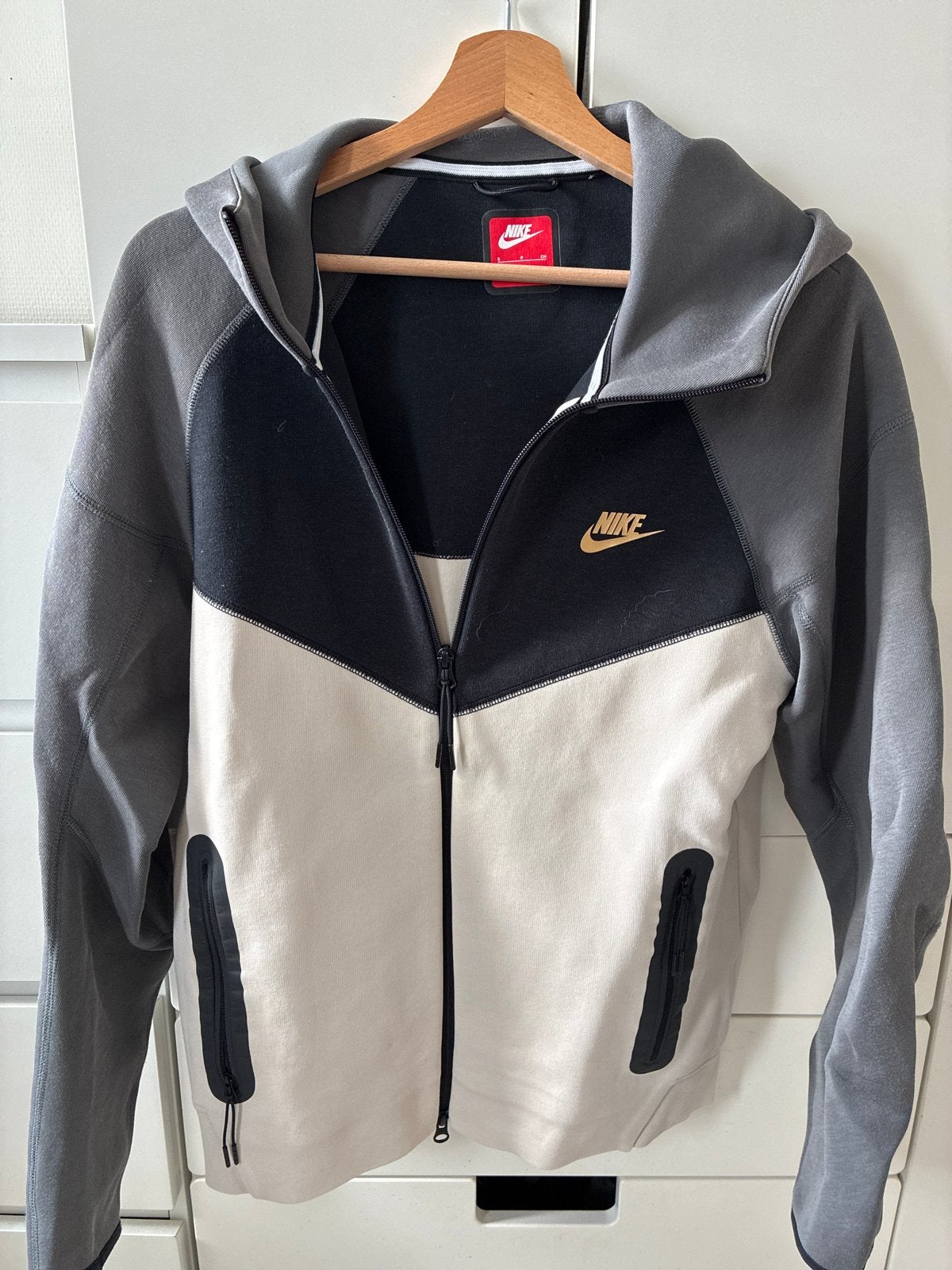 Nike Tech Fleece Trainingspak - Grijs/Zwart/Beige, Ophalen of Verzenden, Zo goed als nieuw