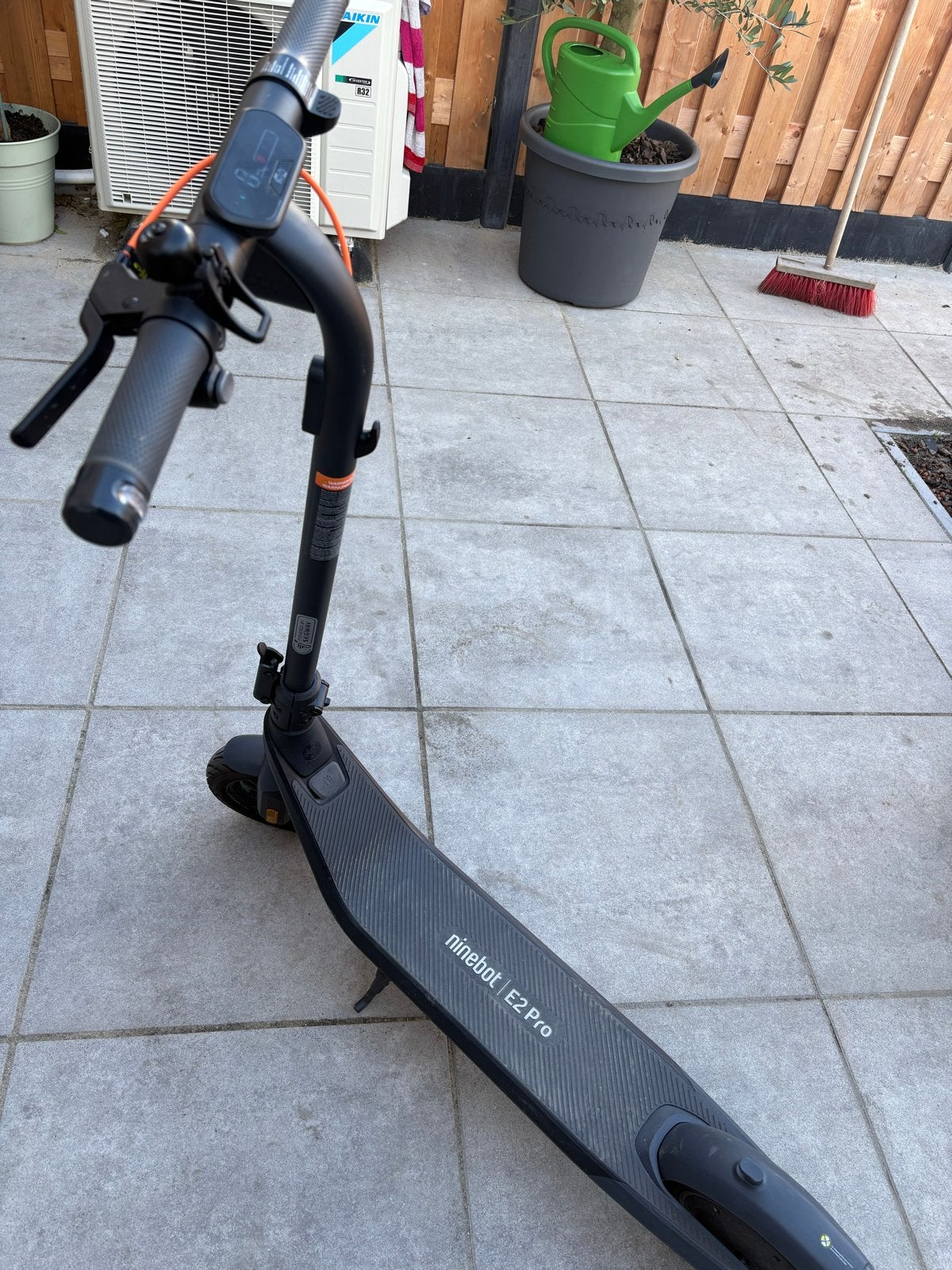 Ninebot E2 Pro elektrische step - Zo goed als nieuw, Fietsen en Brommers, Ophalen, Zo goed als nieuw, Elektrische step (E-scooter)