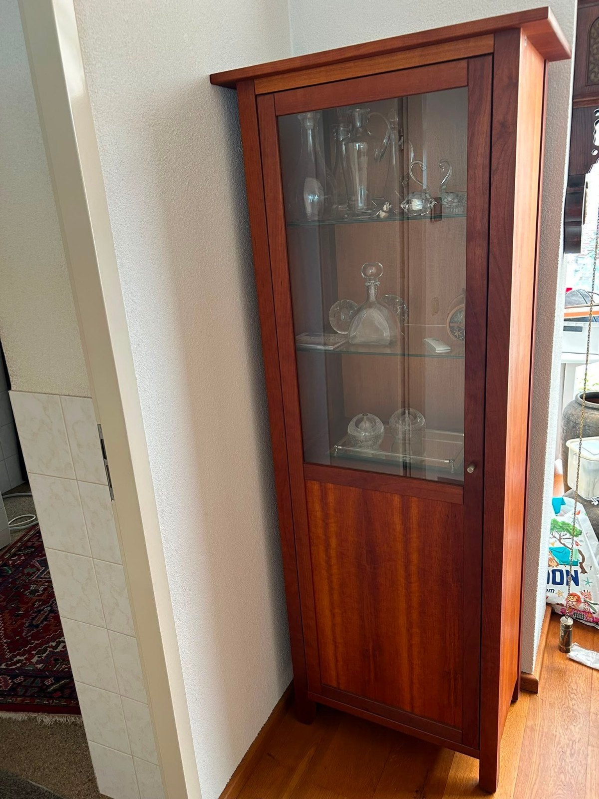 Vitrinekast, Huis en Inrichting, Kasten | Vitrinekasten, Ophalen, Zo goed als nieuw, 25 tot 50 cm, 150 tot 200 cm