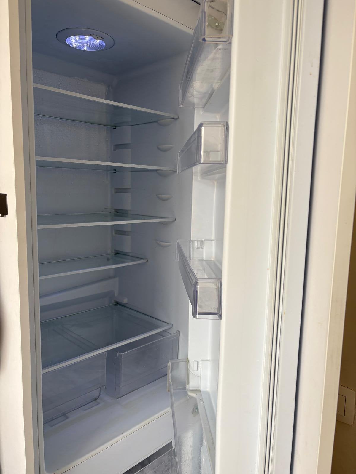 Koelkast Inventum, Witgoed en Apparatuur, Vriezers en Diepvrieskisten, Ophalen, Zo goed als nieuw, Inbouw, Minder dan 60 cm