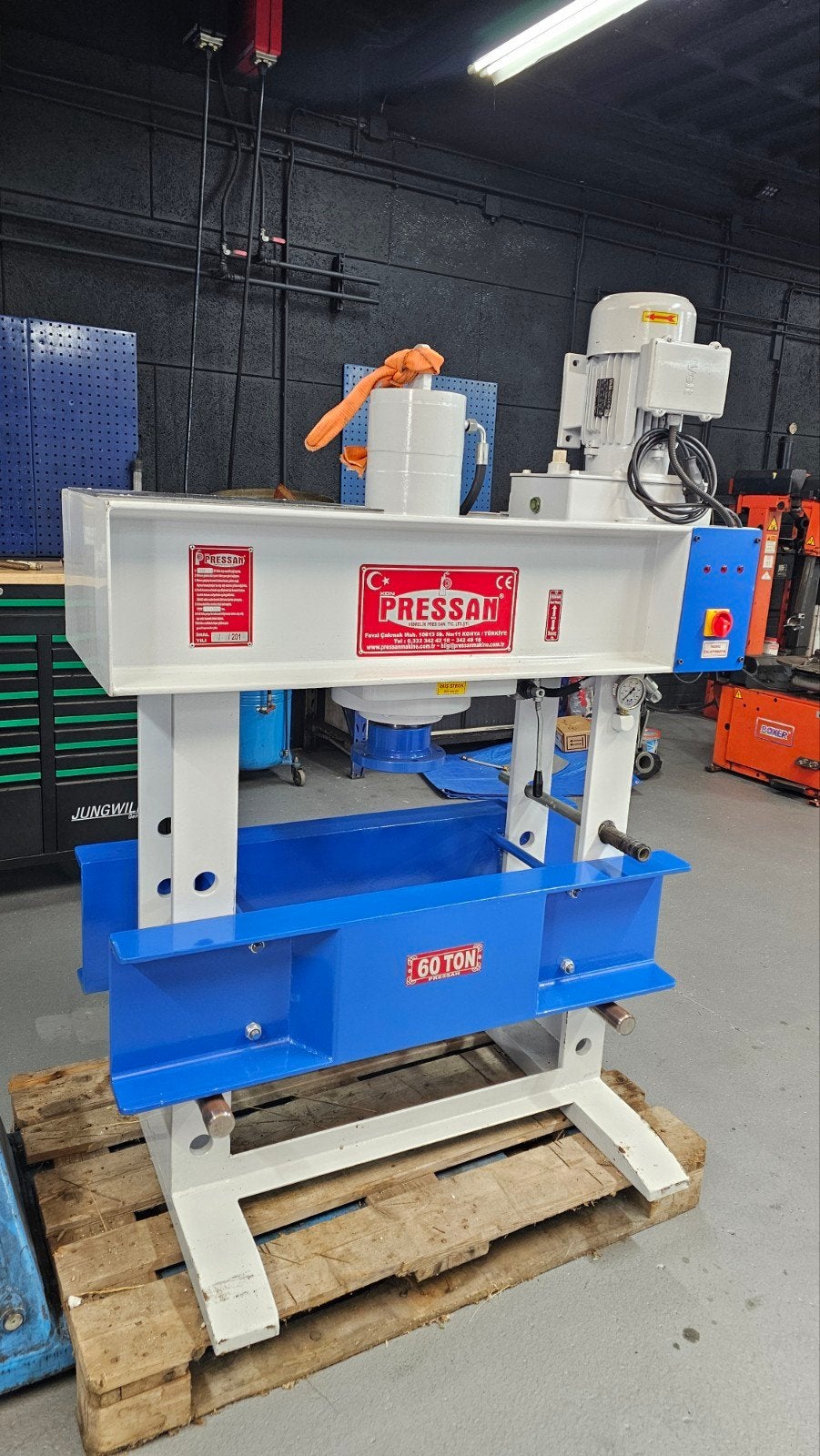 Elektro-hydraulische werkplaatspers 60T mobiele cilinder MW, Ophalen
