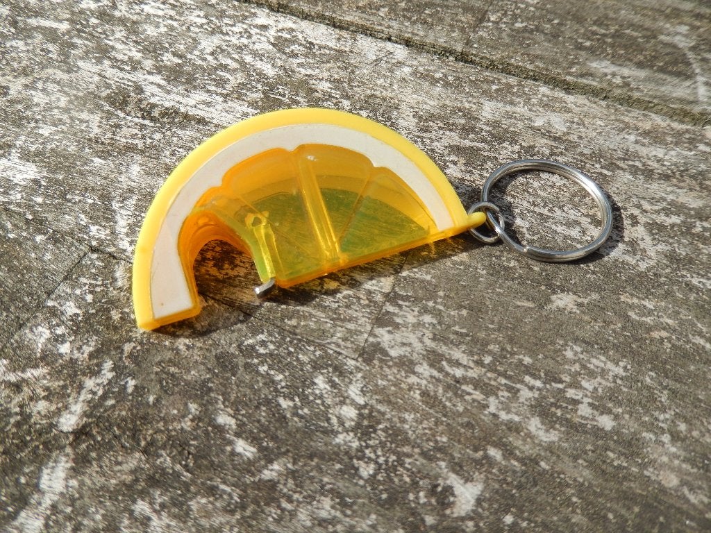 Grappige Citroenpartje Sleutelhanger met Flesopener - gadget, Ophalen of Verzenden, Zo goed als nieuw, Overige typen