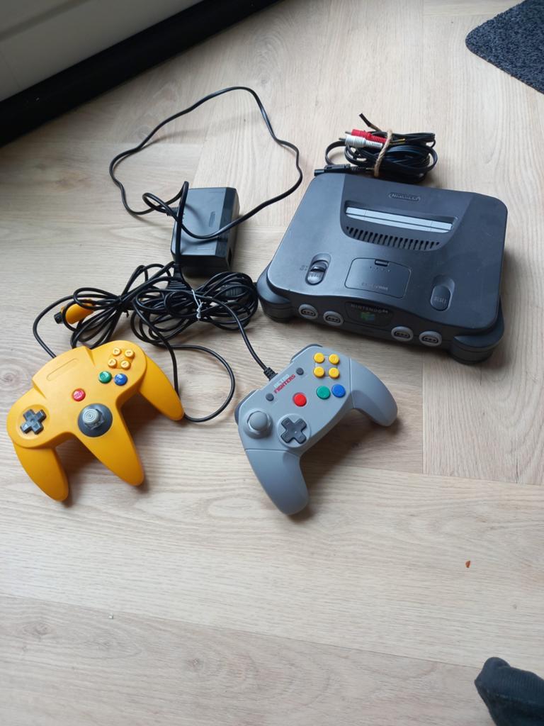 Nintendo 64 Console incl controller en evt games, Ophalen of Verzenden, Gebruikt, Met 1 controller