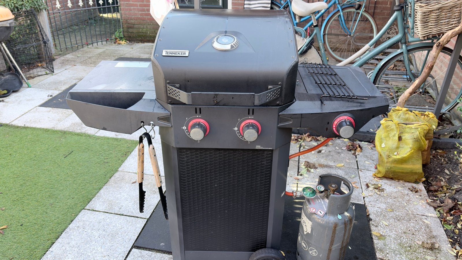 Twee brander gas BBQ met bakplaat - Tenneker, Ophalen, Gebruikt