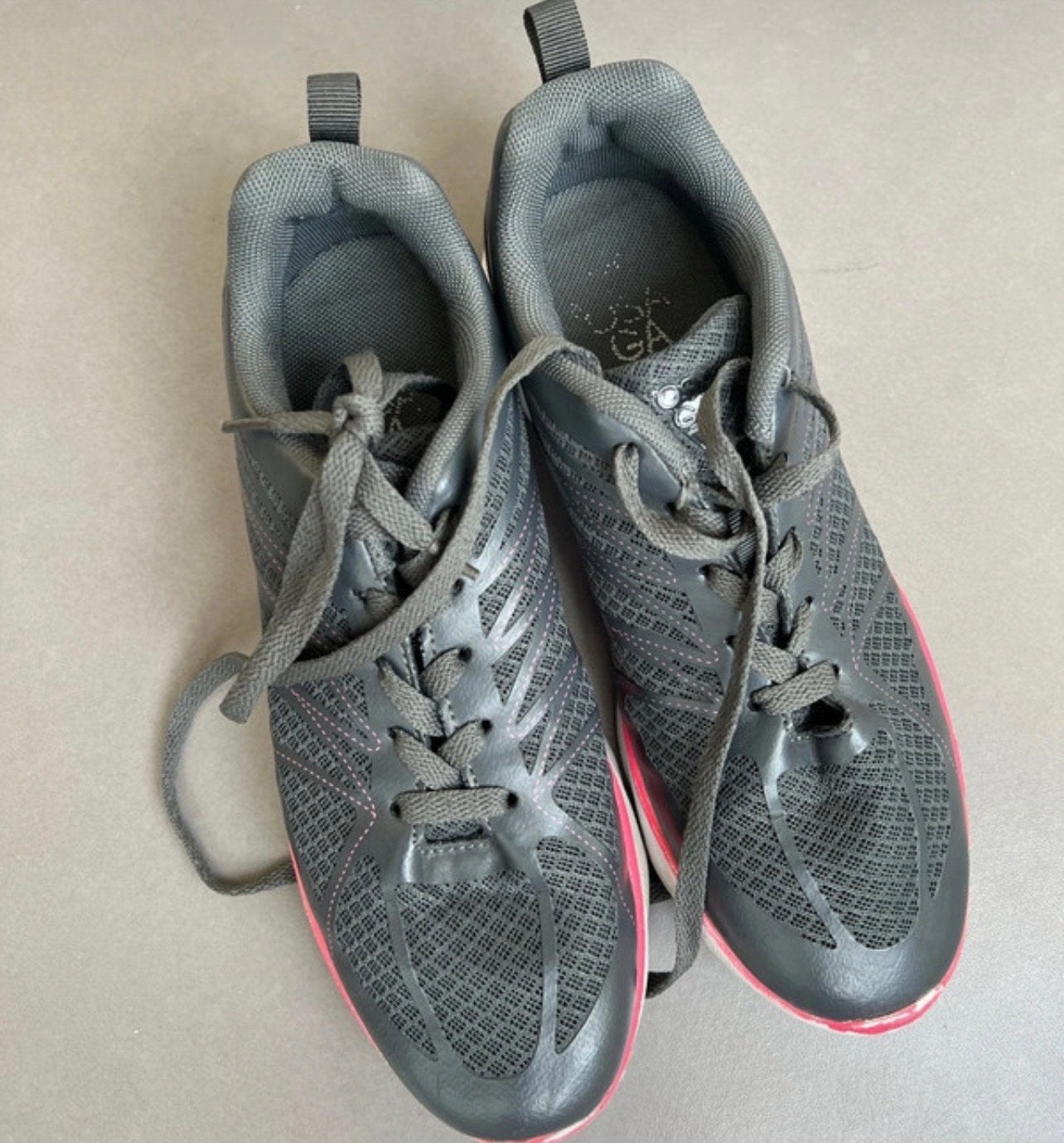 Osaga sneakers maat 39 gymschoenen, Kleding | Dames, Ophalen of Verzenden, Gedragen, Grijs, Sneakers of Gympen