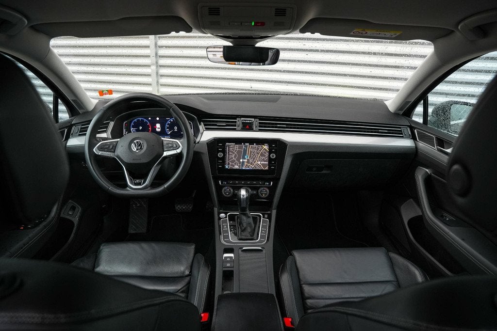 Volkswagen Passat 1.5 TSI Elegance Business R Leer Navi, 4 cilinders, 150 pk, Zwart, Bedrijf