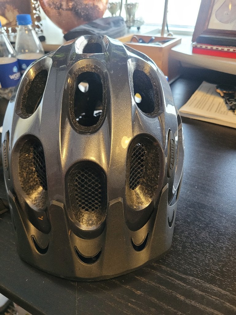 Fietshelm voor wielrennen of mountainbike, Fietsen en Brommers, Fietsaccessoires | Fietshelmen, Heer, Ophalen of Verzenden, Zo goed als nieuw