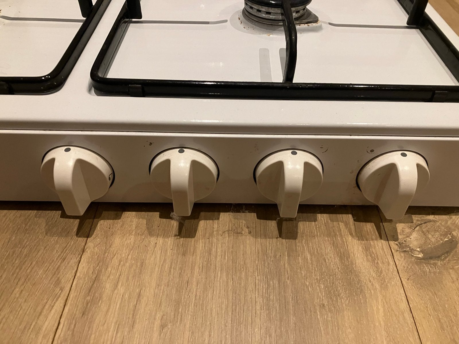 Wit gasfornuis met 4 kookzones, Gebruikt, Minder dan 85 cm, Gas, 4 kookzones