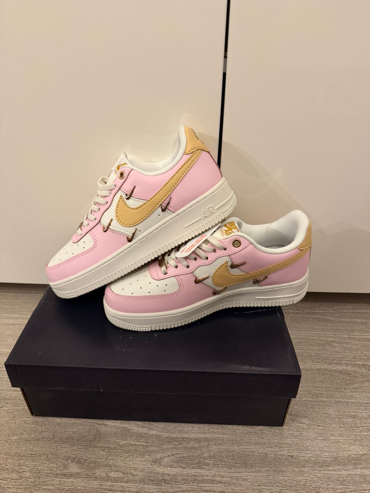 Nike Air Force 1 '07 LX Wmns 'Pink Foam' maat EU 39, Nieuw, Ophalen of Verzenden, Sneakers of Gympen, Roze