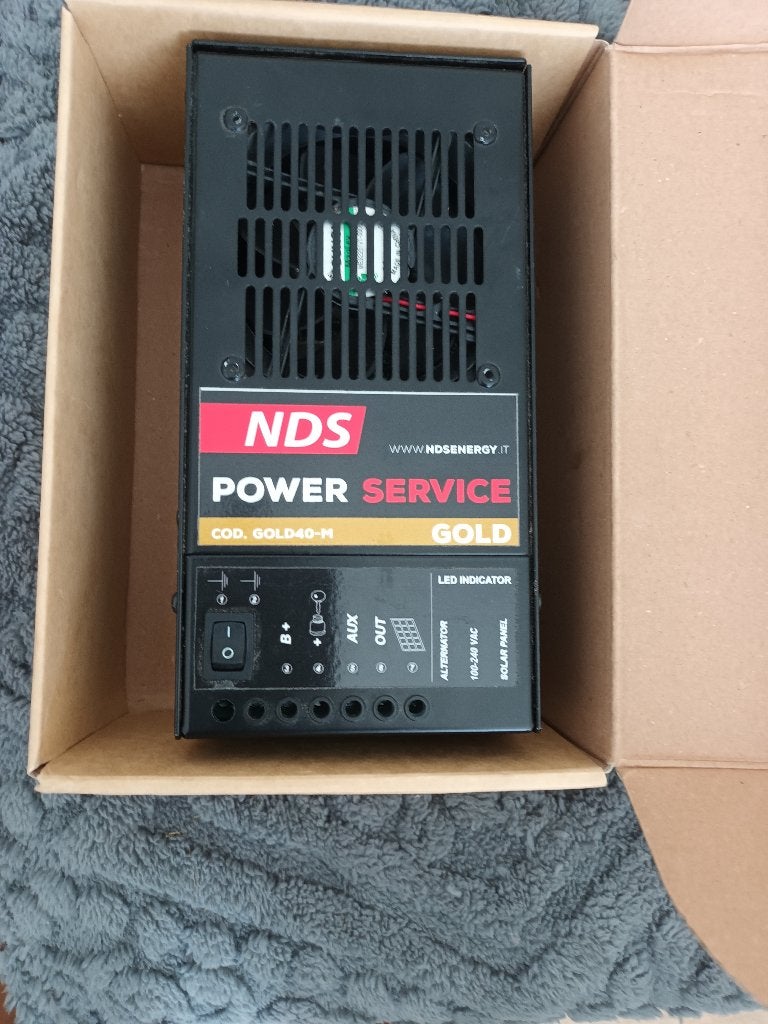 NDS Power Service Gold GOLD40-M Acculader/Omvormer, Ophalen, Zo goed als nieuw