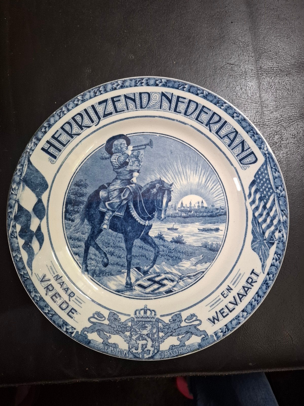 Zeldzaam 'Herrijzend Nederland' herdenkingsbord WOII, Antiek en Kunst, Ophalen of Verzenden
