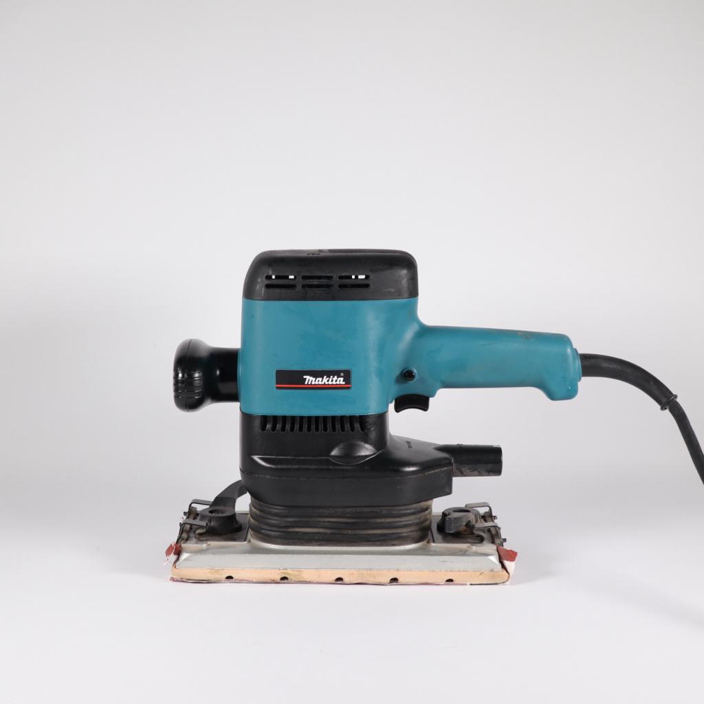 Makita 9046 Vlakschuurmachine 230V - Incl. Garantie (B), Makita, Gebruikt, Support@makita.com, Makita Corporation, 3-11-8, Sumiyoshi-cho, 
Anjo, Aichi 446-8502
Japan