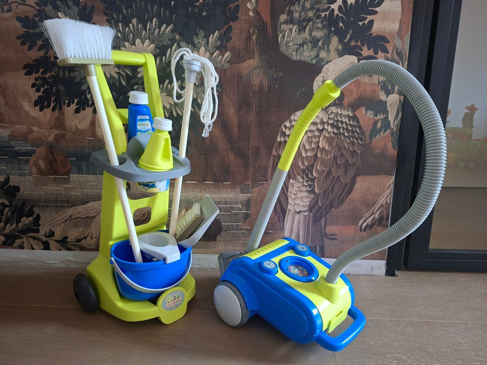 Leuke schoonmaakset en stofzuiger voor kinderen, Ophalen, Zo goed als nieuw, Jongen of Meisje