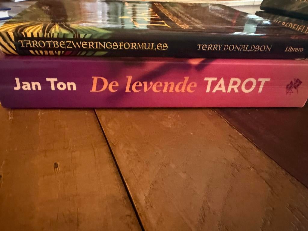 Tarot boeken, Ophalen of Verzenden, Zo goed als nieuw, Tarot of Kaarten leggen, Overige typen