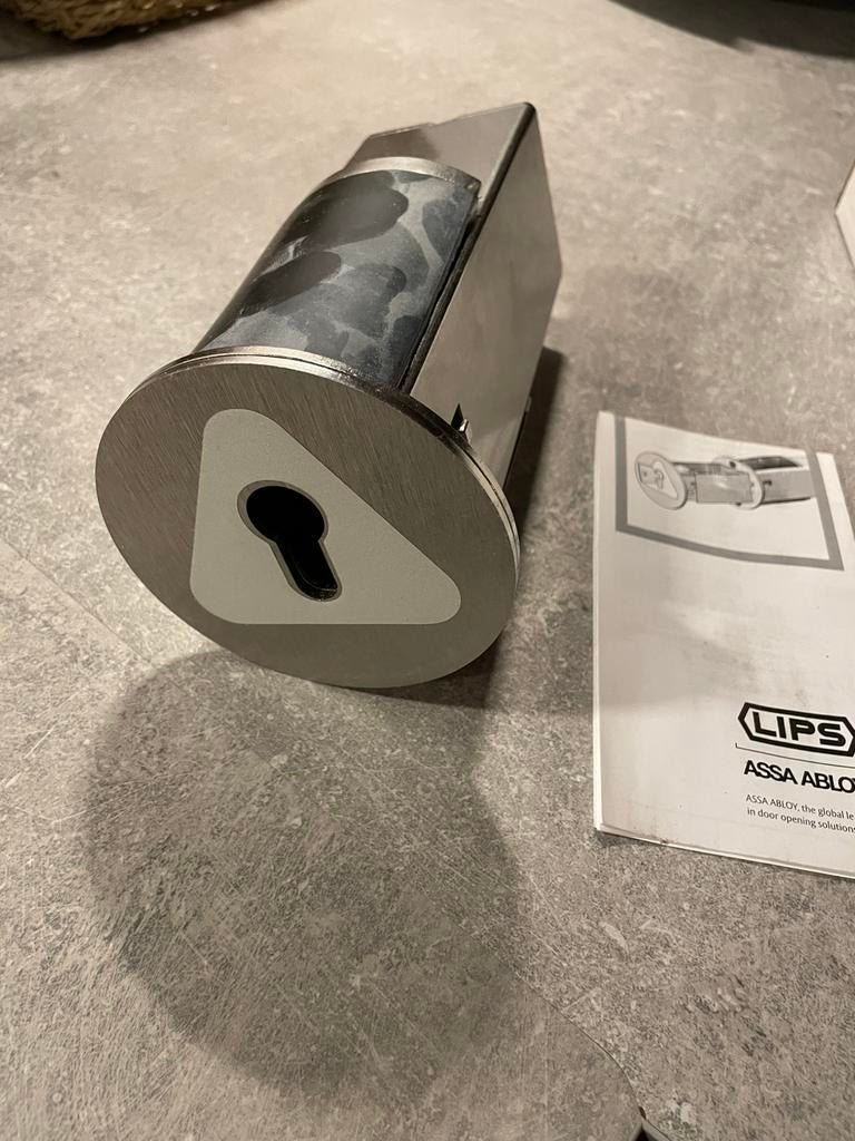 Nieuwe muur sleutelkluis Lips 8560, Doe-het-zelf en Verbouw, Gereedschap | Slijpmachines, Ophalen of Verzenden, Zo goed als nieuw