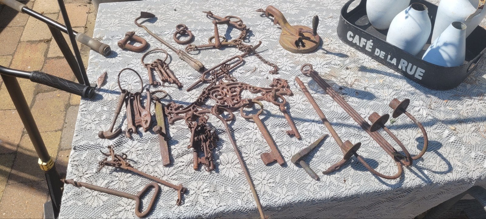Diverse collectie antieke ijzeren voorwerpen en sleutels, Ophalen