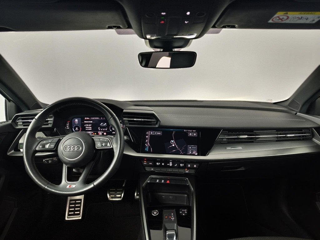 Audi A3 Limousine 30 TFSI S edition Automaat | Navigatiesyst, Auto's, Audi, Gebruikt, Met garantie (alle), Leder en Stof, Wit