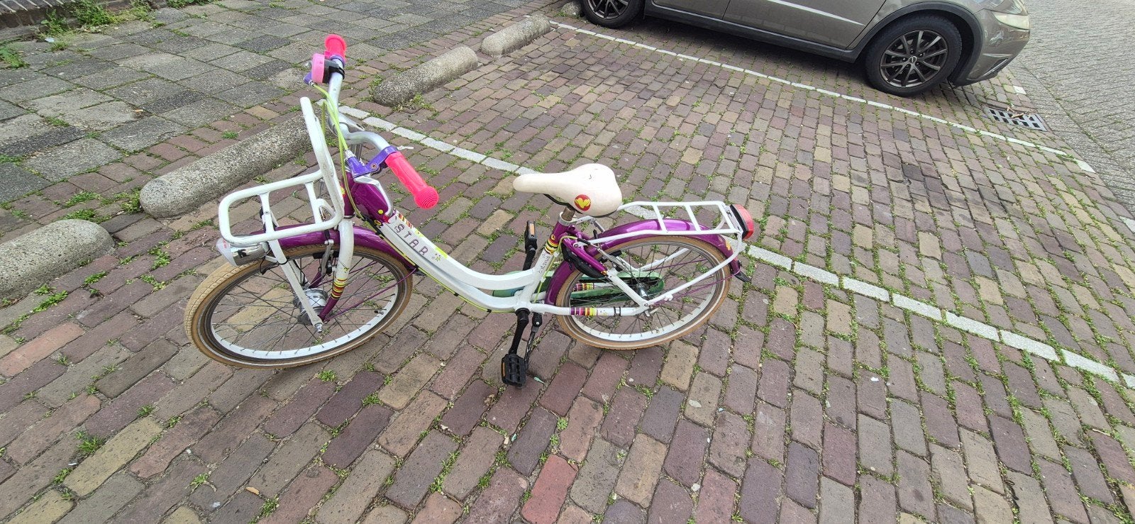 Kinderfiets 20 inch - Paars/Wit met mandje, Fietsen en Brommers, Terugtraprem, Gebruikt, Ophalen of Verzenden, Handrem