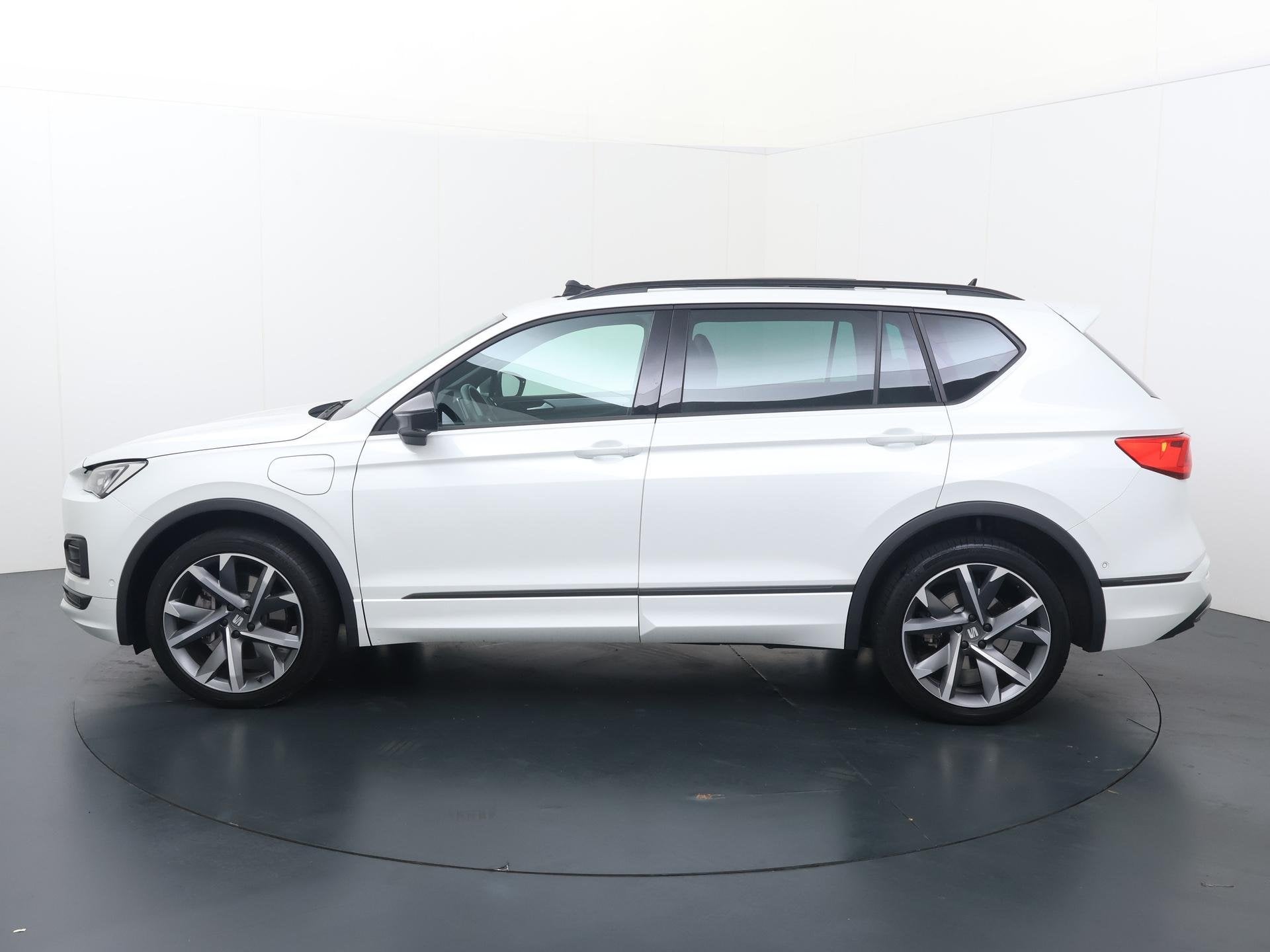 SEAT Tarraco 1.4 TSI e-Hybrid PHEV FR Business Intense | 245, Auto's, 12 maanden, Stof, 4 cilinders, Hybride Elektrisch/Benzine