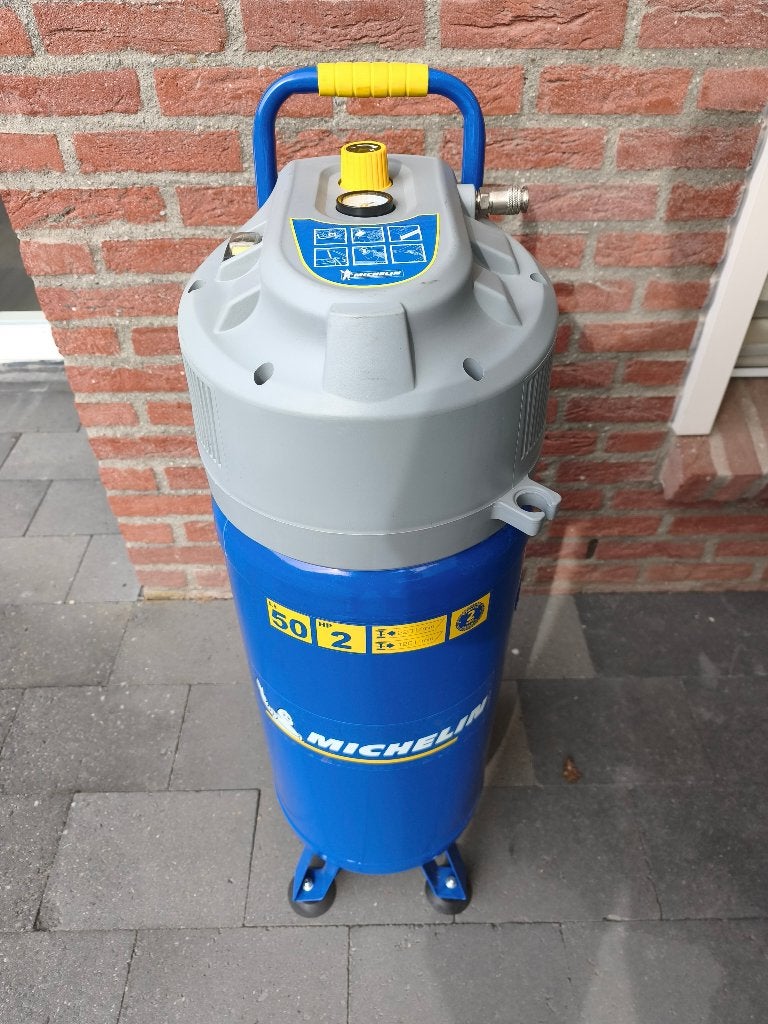 Michelin MVX 50 compressor, slangen, tacker, z.g.a.n., Ophalen, 6 tot 10 bar, Zo goed als nieuw, Minder dan 200 liter/min