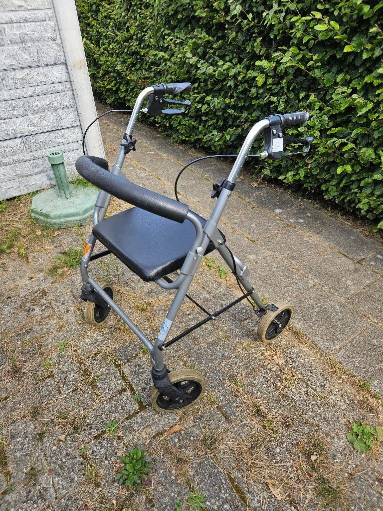 zeer nette Elephant rollator makkelijk opvouwbaar, Ophalen of Verzenden, Opvouwbaar, Zo goed als nieuw