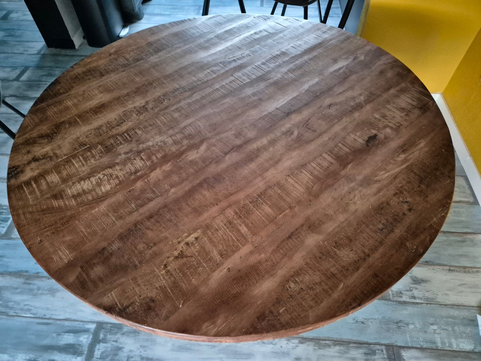 Ronde eettafel 150cm doorsnee mangohout met metalen onderste, Huis en Inrichting, Tafels | Eettafels, Rond, Industrieel, Modern