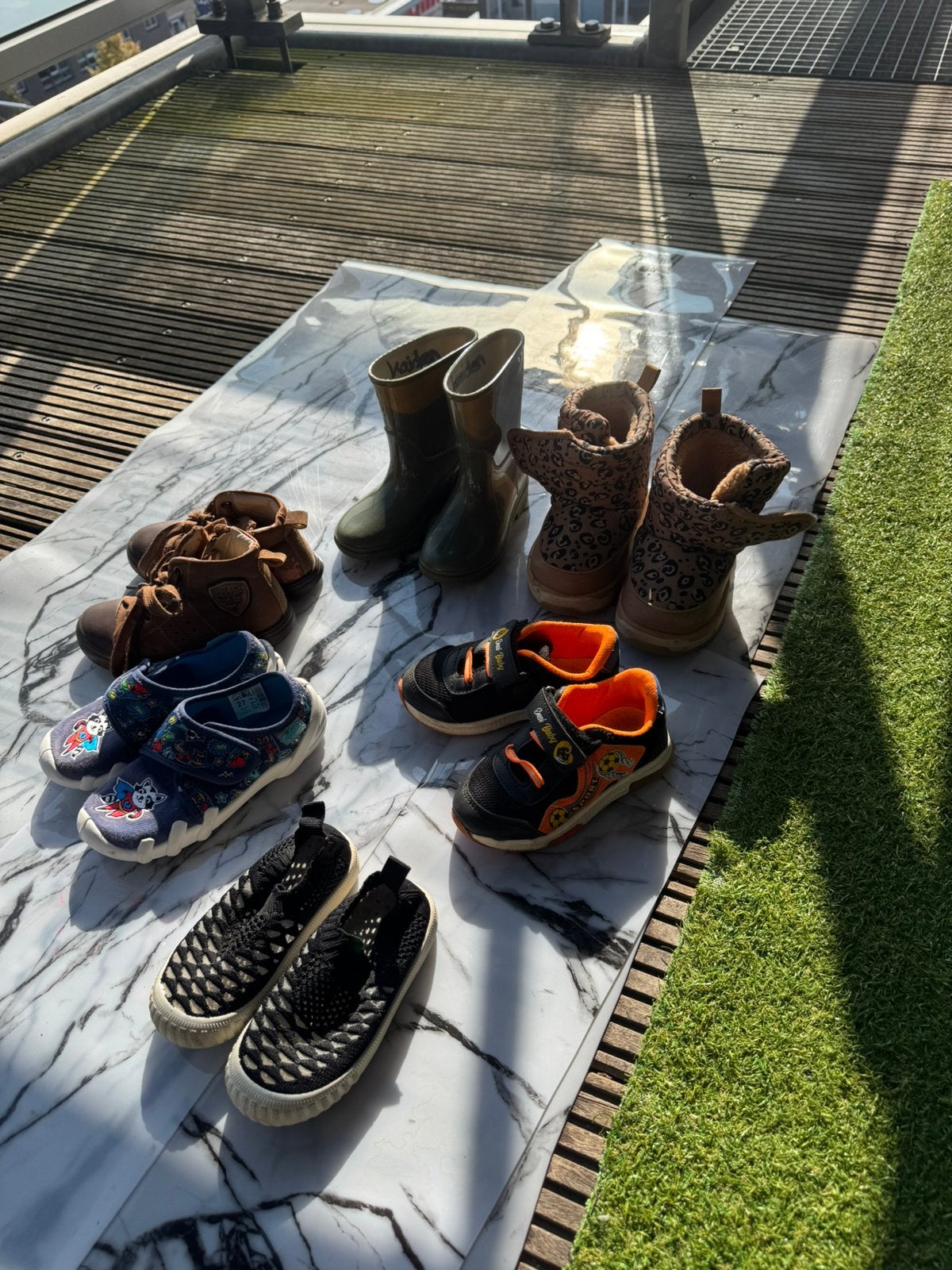 6 paar kinderschoenen, Ophalen, Zo goed als nieuw, Minder dan 10 m²