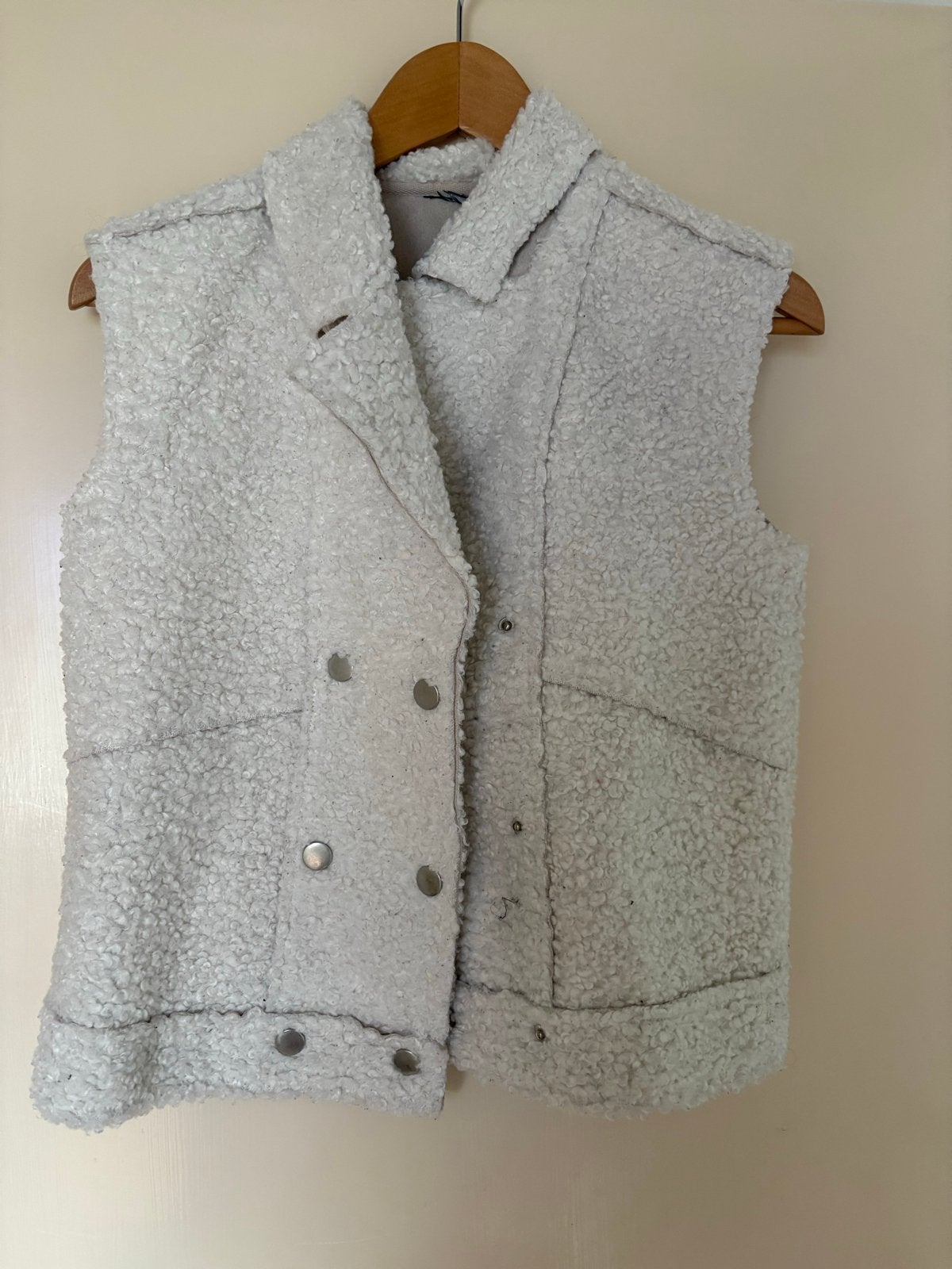 Witte teddy gilet met drukknopen maat 170, Ophalen of Verzenden, Gebruikt, Meisje, Trui of Vest