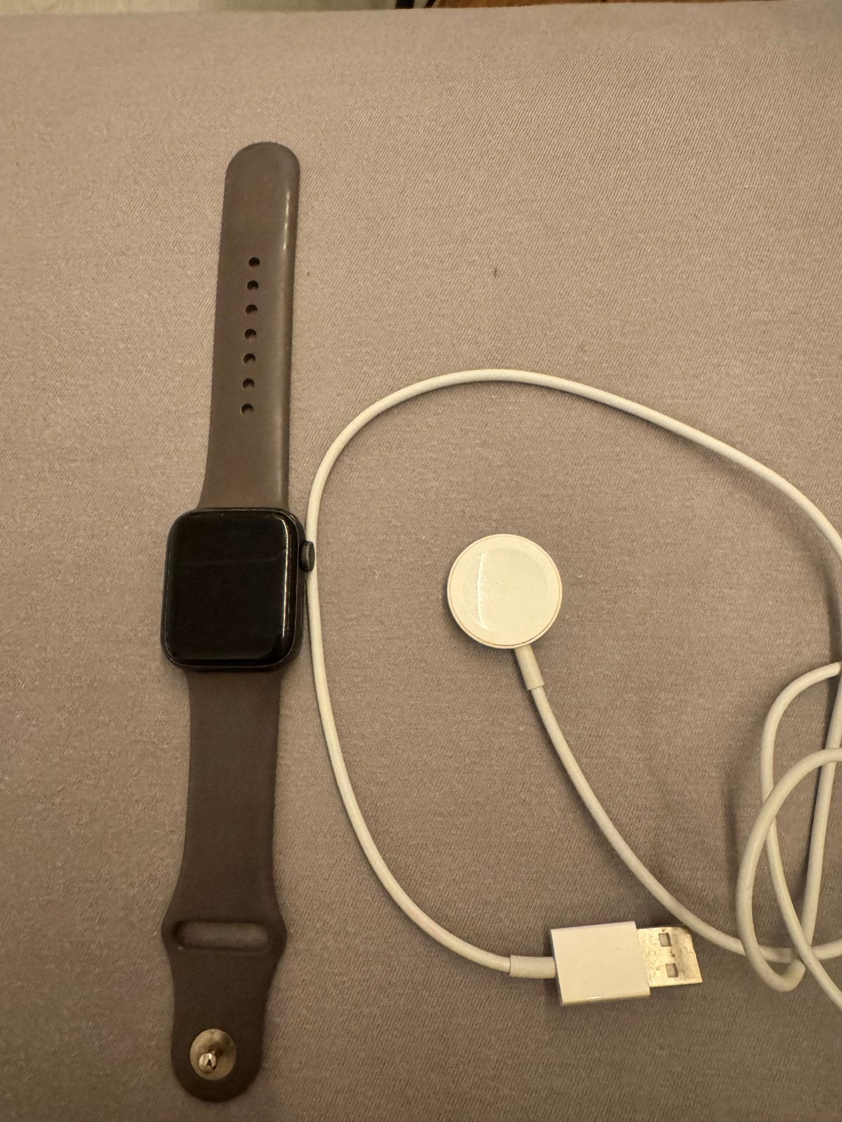 Apple Watch SE 40mm Space Gray Aluminium, Sieraden, Tassen en Uiterlijk, Gebruikt, Hartslag, Zwart, IOS