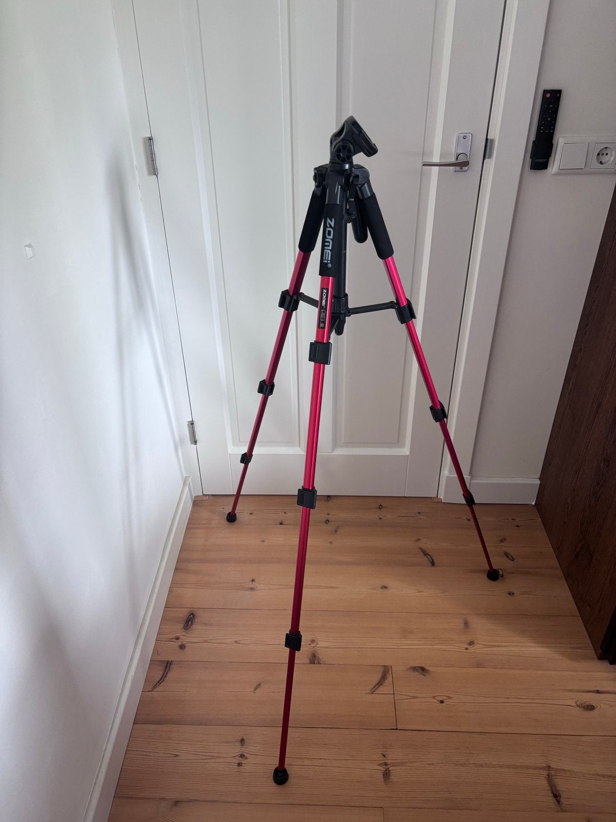 Zomei Q111 Statief Rood - Zo goed als nieuw, Audio, Tv en Foto, Fotografie | Statieven en Balhoofden, Ophalen, Driepoot, Zo goed als nieuw